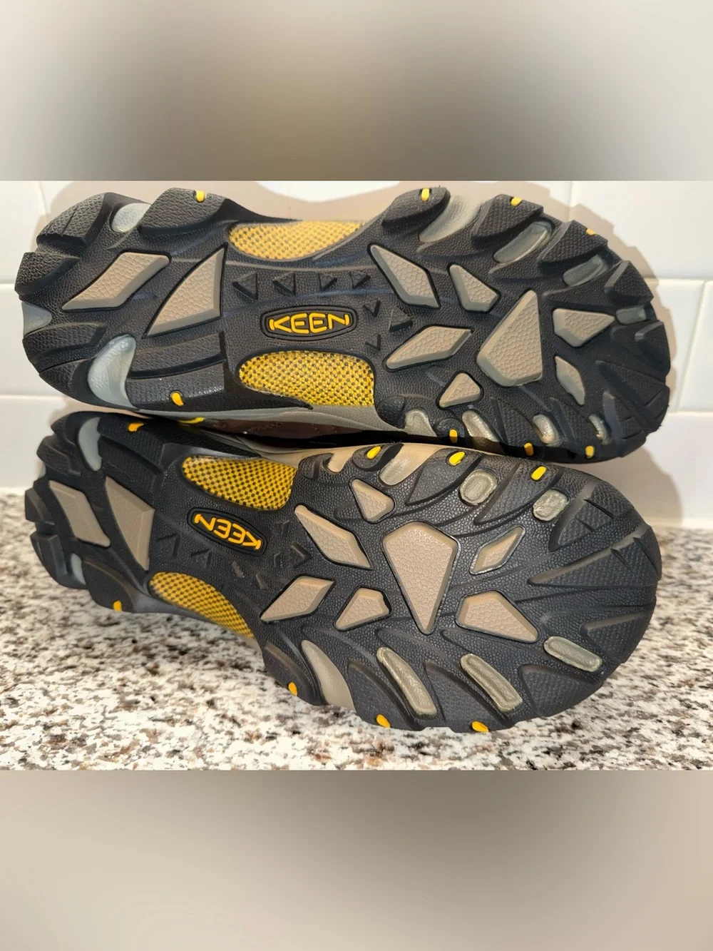 KEEN Men's Targhee II Waterproof Hiking Shoes Size 10.5 Cascade Brown Low/ clean
